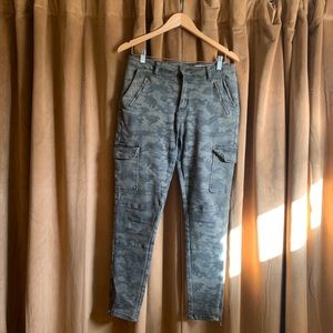 Cammo cargo Cropped Pants